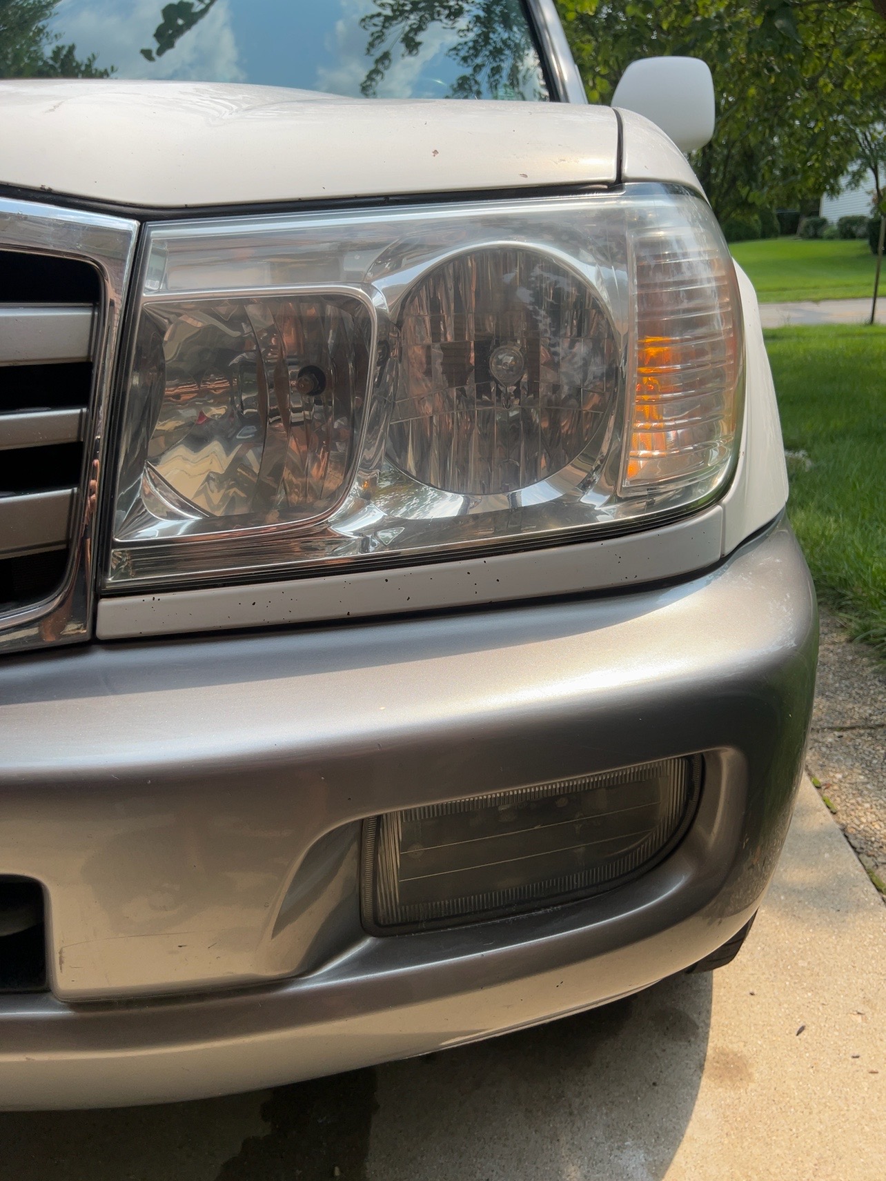 After restoration - clear 2005 Toyota Land Cruiser headlight restored by 513 LensWorks